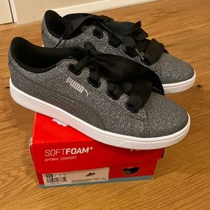 Brand new Puma soft foam Vikky V2 ribbon glitz J size 6 youth 7-7.5 womens